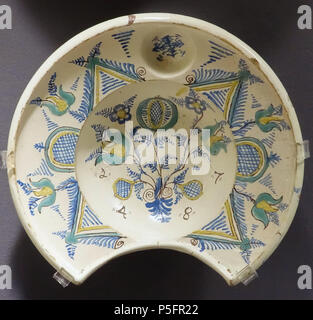 N/A. Anglais : Exposition dans le musée d'Anthropologie, Université de la Colombie-Britannique - Vancouver, Colombie-Britannique, Canada. 21 juin 2015, 18:47:15. Daderot Saignements 209 bol, Slovaquie, Haban-Slovak, 1748, faïence - Musée d'Anthropologie, Université de la Colombie-Britannique - DSC08875 Banque D'Images