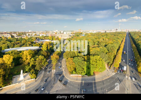 Berlin : la vue de la colonne de la Victoire au centre-ville, parc Tiergarten en couleurs de l'automne en Allemagne, Berlin, Banque D'Images
