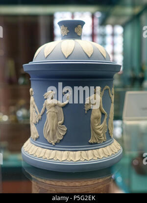 N/A. Anglais : Exposition dans le Germanisches Nationalmuseum, Nuremberg, Allemagne. 23 octobre 2016, 07:53:56. Daderot 387 Couverts fort, Wedgwood, Etruria, blue jasperware avec applications - Germanisches Nationalmuseum, Nuremberg - Allemagne - DSC03168 Banque D'Images