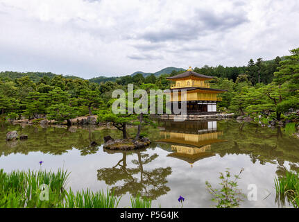 Le pavillon d'or au Temple Kinkakuji à Kyoto, Japon, Asie Banque D'Images