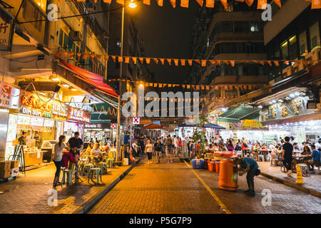 HONG KONG - 01 juin 2018 : le marché de nuit de Temple Street à Kowloon Hong Kong Banque D'Images