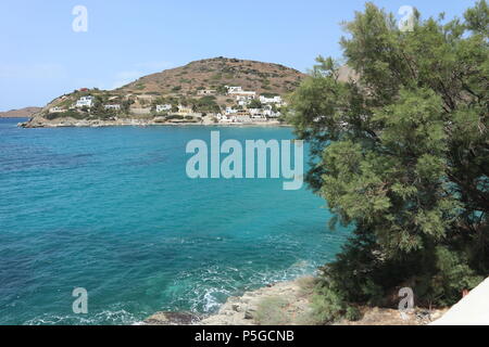 Kini beach à l'île de Syros, Grèce. Banque D'Images