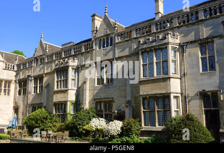 N/A. Anglais : Rushton Hall - Northamptonshire, en Angleterre. 22 mai 2016, 04:09:32. Daderot 387 Cour - Rushton Hall - Northamptonshire, Angleterre - DSC09349 Banque D'Images