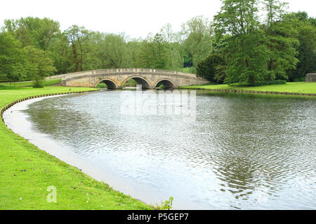 N/A. Anglais : Adam Pont sur la came - Audley End House - Essex, Angleterre. Conçu par Robert Adam. 22 mai 2016, 11:20:42. Daderot Adam 58 Pont sur la came - Audley End House - Essex, Angleterre - DSC09475 Banque D'Images