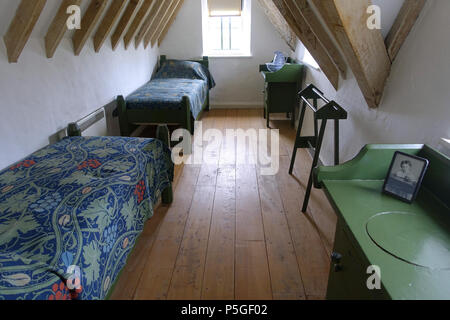 N/A. Anglais : Intérieur de la Kelmscott Manor - Oxfordshire, Angleterre. 25 mai 2016, 08:38:33. Daderot 148 chambre mansardée - Kelmscott Manor - Oxfordshire, Angleterre - DSC00116 Banque D'Images