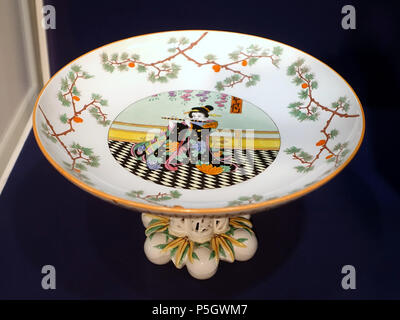 N/A. Anglais : Exposition dans le Dallas Museum of Art, Dallas, Texas, USA. 7 mai 2017, 17:24:16. Daderot Compote 373 avec motif japonais, décoration, designer Bebbington John Josiah Wedgwood &AMP ; Fils, 1866, creamware - Dallas Museum of Art - DSC05144 Banque D'Images