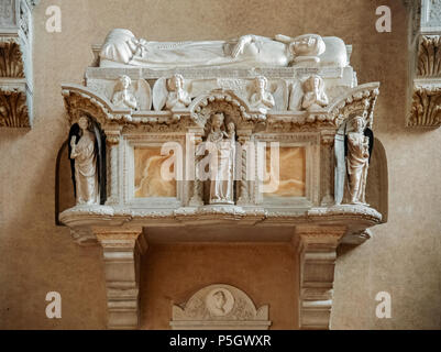 N/D N/A. N/A 347 de l'Église Eremitani (Padoue) - Intérieur - sarcophage d'Ubertino da Carrara Banque D'Images