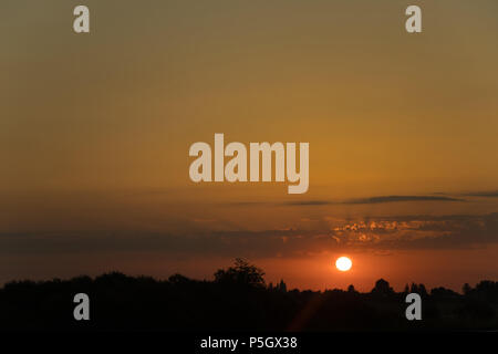 Paysage coucher de soleil aux couleurs chaudes Banque D'Images