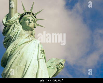 La statue de la liberté se trouve sur Liberty Island dans la rivière Hudson à proximité de Manhattan Banque D'Images