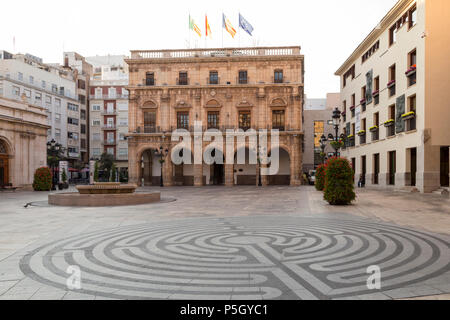 Vue à partir de la Concatedral de Santa María en Castellón de la télévision de la Plaza Mayor et de la Mairie Banque D'Images