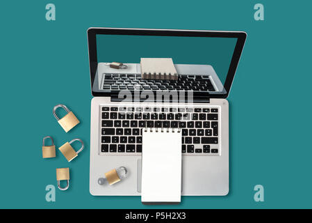 Photo moderne et dynamique illustrant le concept de la cybersécurité, mot ou le piratage informatique Banque D'Images