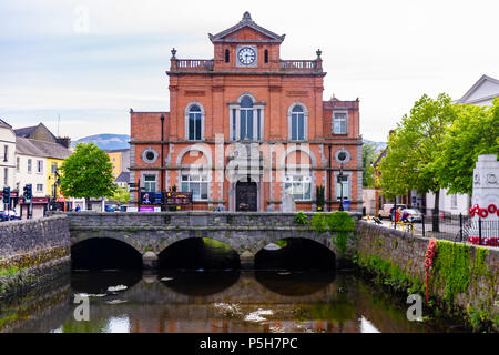 Newry Town Hall sur le canal. L'Irlande du Nord. Banque D'Images