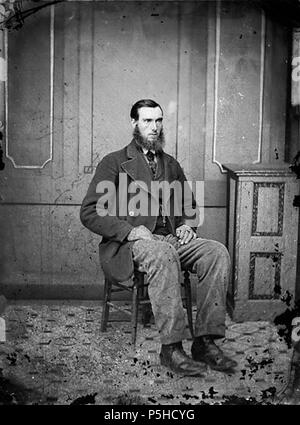 [Un homme assis] [GRAPHIC].. 1 : négatif, verre au collodion humide, n&b ; 11 x 8,5 cm. vers 1875. Thomas, John, 45 Un homme assis ANL3364731 Banque D'Images