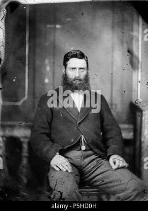 [Un homme assis] [GRAPHIC].. 1 : négatif, verre au collodion humide, n&b ; 11 x 8 cm. vers 1875. Thomas, John, 45 Un homme assis ANL3364946 Banque D'Images