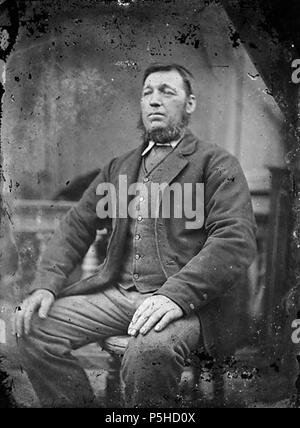 [Un homme assis] [GRAPHIC].. 1 : négatif, verre au collodion humide, n&b ; 11 x 8 cm. vers 1875. Thomas, John, 45 Un homme assis ANL3364952 Banque D'Images