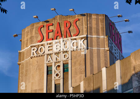 Une vieille Sears Roebuck & Company store se connecter sur une façade art déco Banque D'Images