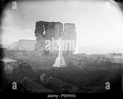 [Abbey ruins sur Bardsey] [GRAPHIC].. 1 : négatif verre, plaque sèche, n&b ; 16,5 x 21,5 cm. vers 1885. Thomas, John, 51 Abbey ruins sur Bardsey ANL3360955 Banque D'Images