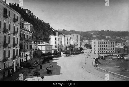 N/A. Italiano : Achille Mauri (floruit 1860-1895) - 'Napoli Mergellina -'. Catalogo n° 90. Foto restaurata. La foto si tra il 1880 données anno in cui fu completata Via Caracciolo (si vede il suo primo palazzo, quello chiaro) e la morte di Mauri (1895). Entre 1880 et 1895. Achille Mauri (floruit 1860-1895) 56 Achille Mauri 90 (bis) - Mergellina Banque D'Images