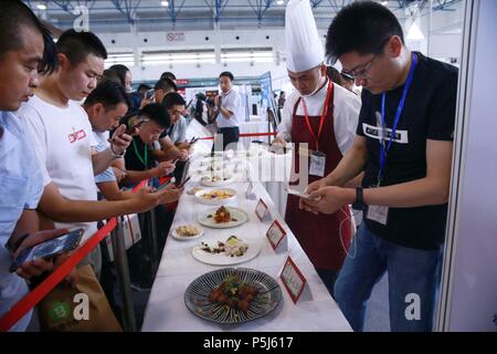 De Pékin, Pékin, Chine. 26 Juin, 2018. Beijing, Chine 26 juin 2018 : la Chine Restauration International Food & Beverage Trade Expo débute à Beijing, Chine, le 26 juin 2018. Crédit : SIPA Asie/ZUMA/Alamy Fil Live News Banque D'Images