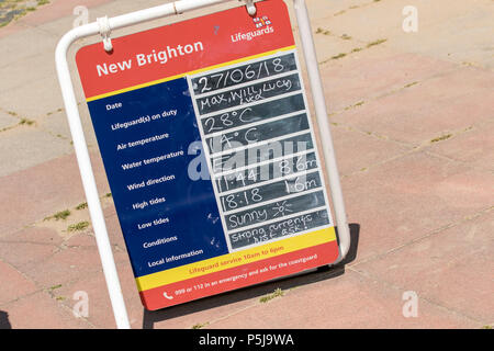 New Brighton, Wallasey. Météo britannique. 27/06/2018. Journée ensoleillée sur la côte que les températures sont de nouveau devrait être à son maximum à environ 30C dans le nord-ouest de la station. /AlamyLiveNews MediaWorldImages : crédit. Banque D'Images