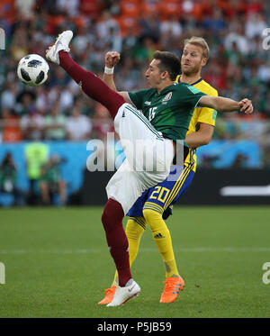 Yekaterinburg, Russie. 27 Juin, 2018. Hector Herrera (avant) du Mexique en compétition lors de la Coupe du Monde 2018 Groupe F match entre le Mexique et la Suède à Iekaterinbourg, Russie, le 27 juin 2018. Crédit : Li Ming/Xinhua/Alamy Live News Banque D'Images