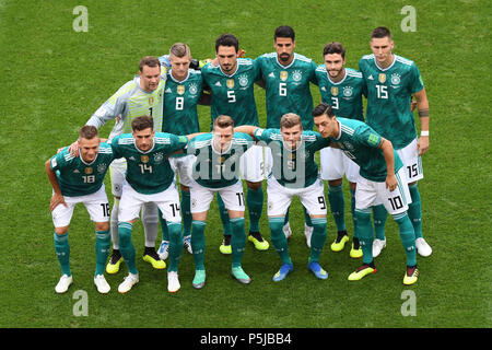 Kazan, Russie. 27 Juin, 2018. Photo de l'équipe/Mannschafsfoto l'Allemagne. Rangée du haut : de gauche à droite le gardien Manuel Neuer (Allemagne), Toni Kroos (Allemagne), Mats Hummels (Allemagne), Sami Khedira (Allemagne), Hector Jonas (Allemagne), Niklas Suele (Allemagne). Rangée du bas de gauche à droite : Joshua Kimmich (Allemagne), Leon Goretzka (Allemagne) Marco Reus (Allemagne/GES/Football World Cup 2018 Russie : Corée du Sud - Allemagne, 27.06.2018/GES/Soccer/Football World Cup 2018 Russie : l'Allemagne contre la République de Corée, le 27 juin 2018, Kazan | utilisée dans le monde entier : dpa Crédit/Alamy Live News Banque D'Images