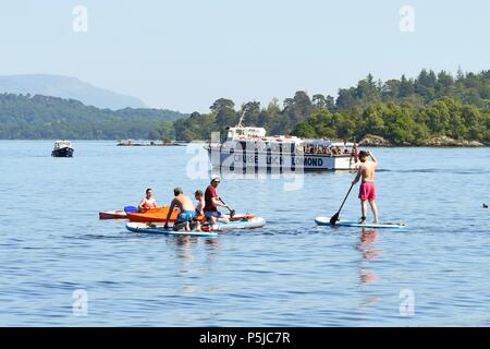 Luss, Loch Lomond, Ecosse, UK - 27 juin 2018 : uk - foules affluent à Luss pour profiter de la plage et des sports nautiques comme la température continue à monter : Crédit Kay Roxby/Alamy Live News Banque D'Images