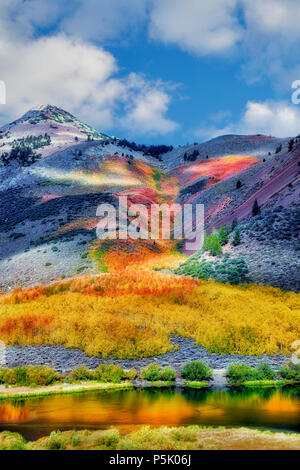 North Lake avec des nuages sur les montagnes et la couleur de l'automne. Inyo National Forest. L'Est de la Sierra. Californie Banque D'Images