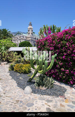 Jardin près de l'Opéra de Monte Carlo à Monaco. Monaco est le deuxième plus petit pays au monde. Banque D'Images