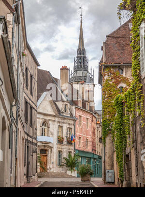 Belle vue sur la ville historique d'Auxerre, Bourgogne, France Banque D'Images