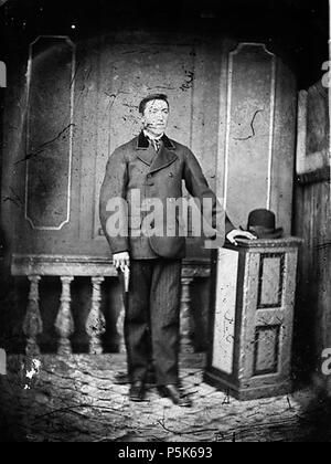 [Un jeune homme debout et tenant un livre] [GRAPHIC].. 1 : négatif, verre au collodion humide, n&b ; 11 x 8,5 cm. vers 1875. Thomas, John, 48 Un jeune homme debout et tenant un livre ANL3364883 Banque D'Images