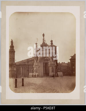 N/A. Description de l'Triomfpoort : Nederlands op de Dam ter depuis ce temps-là van het 25-jarig van regeringsjubileum koning Willem III, 11 mei 1874 tot 13, a rencontré liens het Monument ter Herinnering aan den van Volksgeest 1830-1831 en op de achtergrond de Beurs van Zocher Afmetingen (275x226 mm 350x285 mm blad. Documenttype foto Vervaardiger Greiner, Albert (1833-1890) Collectie Collectie Stadsarchief Amsterdam : foto-afdrukken Datering 11 mei 1874 t/m 13 mei 1874 http://archief.amsterdam/archief/10003 Geografische naam Dam Inventarissen Afbeeldingsbestand l'OSIM00001002374 . 11 mei 1874 t/m 13 m Banque D'Images