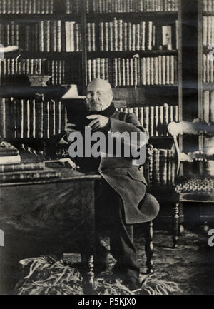 Andrés Bello de espaldas leyendo 100 en un escritorio Banque D'Images