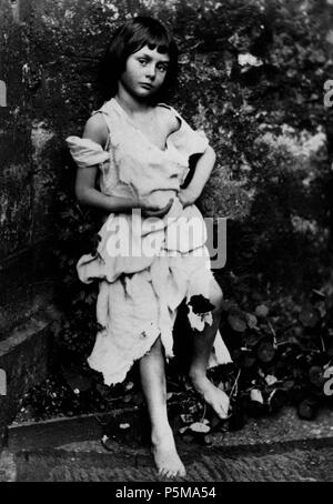 N/A. Anglais : Alice Liddell comme un mendiant fille. Photo par Lewis Carroll. Haute résolution : ce fut d'abord publié dans la biographie de Carroll par son neveu : Collingwood, Stuart Dodgson (1898) La vie et les lettres de Lewis Carroll, Londres : T. Fisher Unwin, p. p. 80 Extrait le 22 décembre 2010. . 1858. Lewis Carroll (1832-1898) Noms alternatifs Charles Lutwidge Dodgson Description British-English, mathématicien et écrivain photographe Date de naissance/décès Mar 27 Janvier 1832 14 janvier 1898 Lieu de naissance/décès Whitchurch, Cheshire, Angleterre Guildford, Surrey, Angleterre 1854 période de travail de 1 Banque D'Images