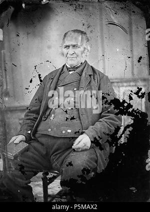 [Un vieil homme assis] [GRAPHIC].. 1 : négatif, verre au collodion humide, n&b ; 10,5 x 8 cm. vers 1875. Thomas, John, 97 Un vieil homme assis ANL3364943 Banque D'Images