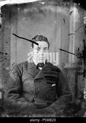 [Un homme non identifié] [GRAPHIC].. 1 : négatif, verre au collodion humide, n&b ; 10,5 x 8 cm. vers 1875. Thomas, John, un homme non identifié 97 ANL3364762 Banque D'Images