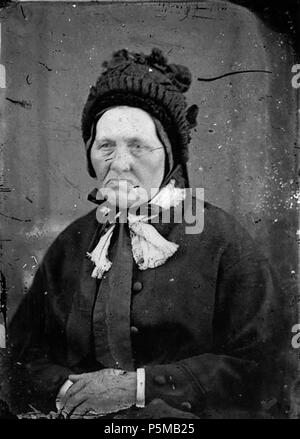[Une vieille femme non identifiés] [GRAPHIC].. 1 : négatif, verre au collodion humide, n&b ; 16,5 x 12 cm. vers 1875. Thomas, John, une femme non identifiée 97 ANL3364652 Banque D'Images