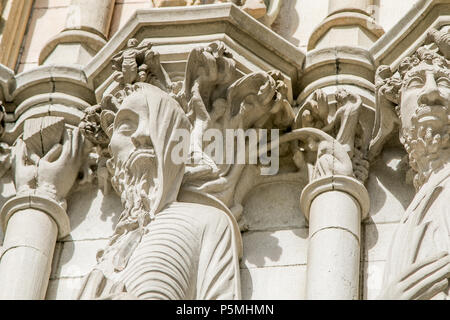 Libre de la figure d'un portail de l'église cathédrale de Saint John the Divine à New York. Banque D'Images