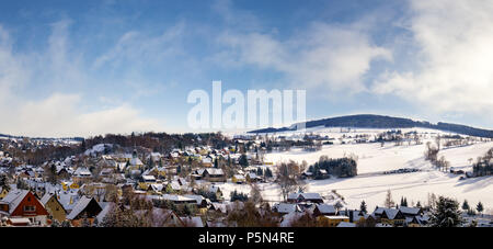 Vue panoramique en hiver Seiffen Allemagne Saxe Monts métallifères. Banque D'Images