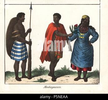 Peuple malgache de Madagascar. Guerrier avec lance, club et bouclier en bois, l'homme à cape offrant une fleur à une femme en robe avec des colliers. Lithographie coloriée de Friedrich Wilhelm Goedsche Vollstaendige Völkergallerie « dans getreuen Abbildungen' (Galerie complète des peuples autochtones en vrai photos), Meissen, circa 1835-1840. Goedsche (1785-1863) était un écrivain allemand, libraire et éditeur à Meissen. La plupart des illustrations ont été adaptés à partir de Bertuch's 'Bilderbuch fur Kinder' et d'autres. Banque D'Images