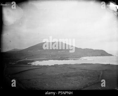 [Bardsey du phare tour] [GRAPHIC].. 1 : négatif verre, plaque sèche, n&b ; 16,5 x 21,5 cm. vers 1885. Thomas, John, 170 Bardsey du phare tower ANL3360956 Banque D'Images