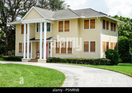 Fort ft. Myers Florida,Seminole Park quartier historique,McGregor Boulevard,maison maisons maisons résidence, fenêtres boardées en contreplaqué Hurricane Irma, Banque D'Images