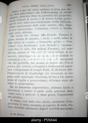 N/A. Photo du livre 'Dalla Terra Alla Luna', imprimé en 1880. . Jules Verne (1828-1905) Noms alternatifs Jules Gabriel Verne écrivain français Description Date de naissance/Décès 8 Février 1828 24 mars 1905 Lieu de naissance/décès Nantes Amiens période de travail 1850- Contrôle d'autorité : Q33977 VIAF:76323989 ISNI:0000 0001 2140 0562 ULAN:500253402 RCAC:n:NLA79064013 35580378 407 WorldCat Dalla Terra alla Luna - 243 Banque D'Images