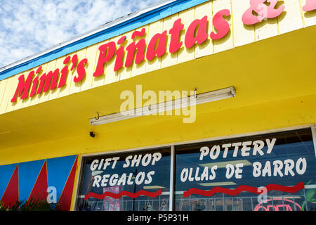 Immokalee Florida,Mimi's piñatas,intérieur,shopping shopper shoppers magasins marché marchés achats vente, magasin de détail magasins bu Banque D'Images