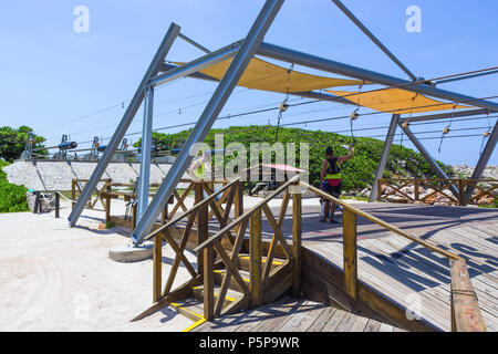 La station tyrolienne à The Island à Haïti Banque D'Images