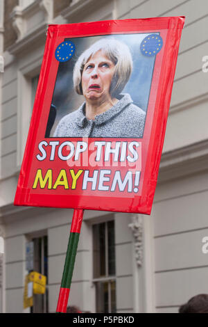 Vote du peuple de mars, Londres, Royaume-Uni, 23 juin 2018. Bannière : arrêter ce chaos ! Banque D'Images