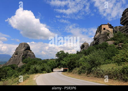 Meteora rock formation situé près de la ville de Kalambaka au bord nord-ouest de la plaine de Thessalie, Grèce centrale. Banque D'Images