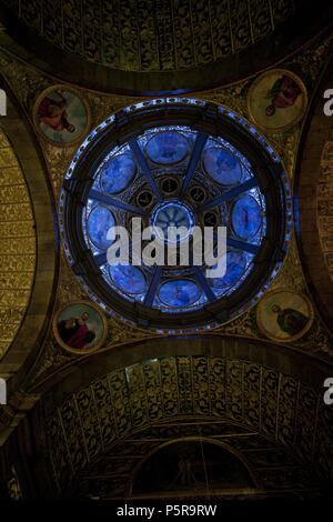 Espagne Baléares, Mallorca.Sanctuaire de Lluc, Escorca.Basilique y retablo mayor , obra del Maestro Jaume Blanquer, con la imagen de Santa María, colocada en el centro en un nicho rotatorio. Banque D'Images