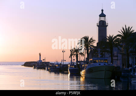 Coucher du soleil au Port du Grau du Roi, Occitanie France Banque D'Images