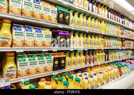 Stuart Florida,Publix épicerie supermarché alimentation,intérieur,rayon des produits,réfrigérateur,jus d'agrumes orange,Tropicana,Florida's Natural,S. Banque D'Images